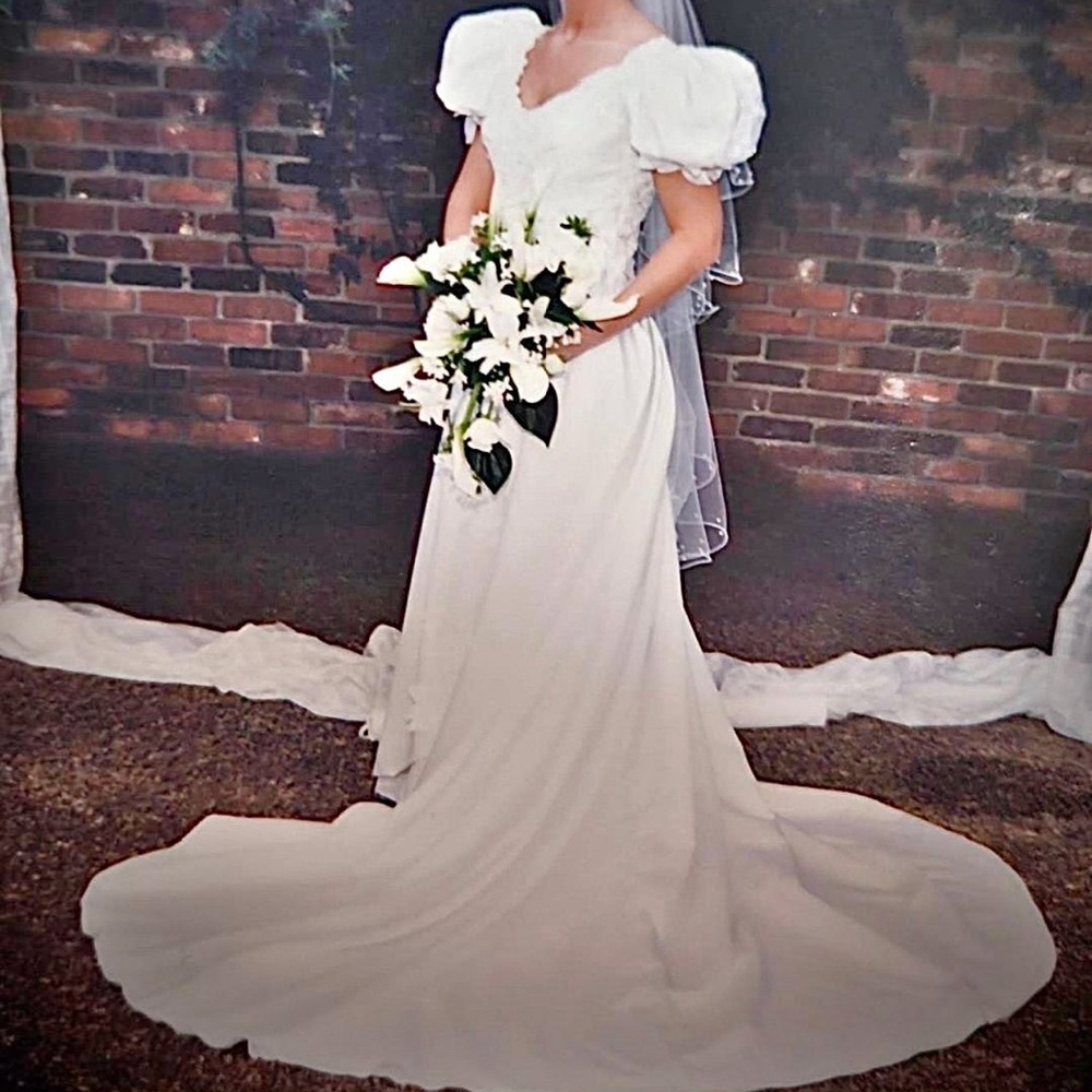 “Vintage” White Wedding Dress
